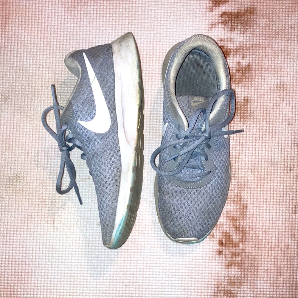 Nike women’s grey sneaker